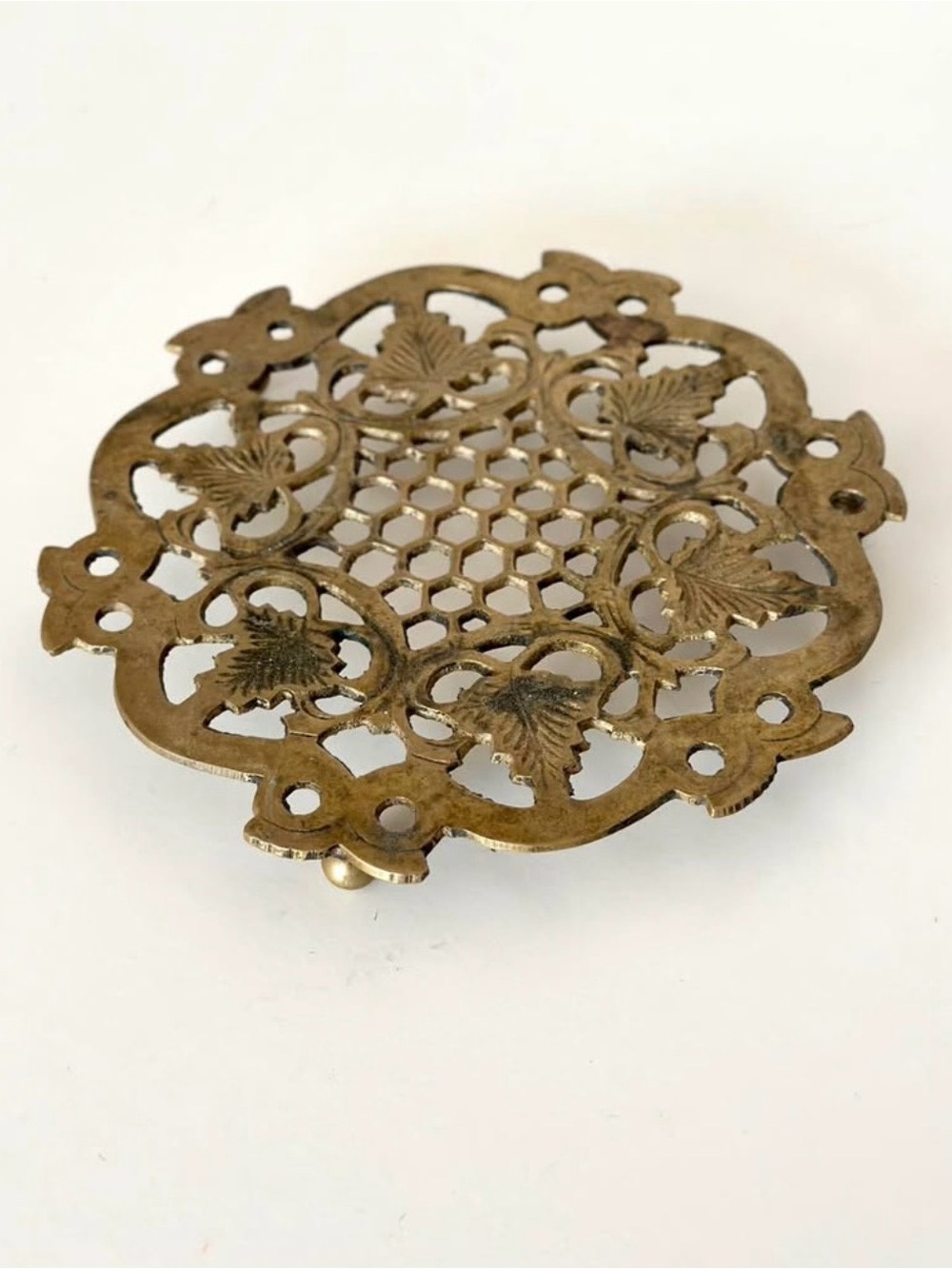Vintage Brass Plant Leaf Circle Wheel Pattern Trivet